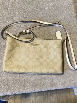 Women’s Coach shoulder purse