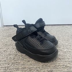 Baby Jordan Flight Sneaker - US 4C