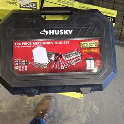 194 Piece Mechanics Tool Set