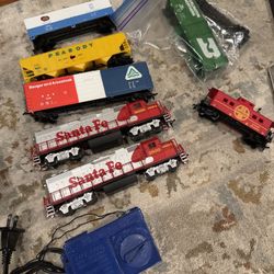 HO Scale Model Train Lot – Santa Fe Engines + Cars, Track & Transformer