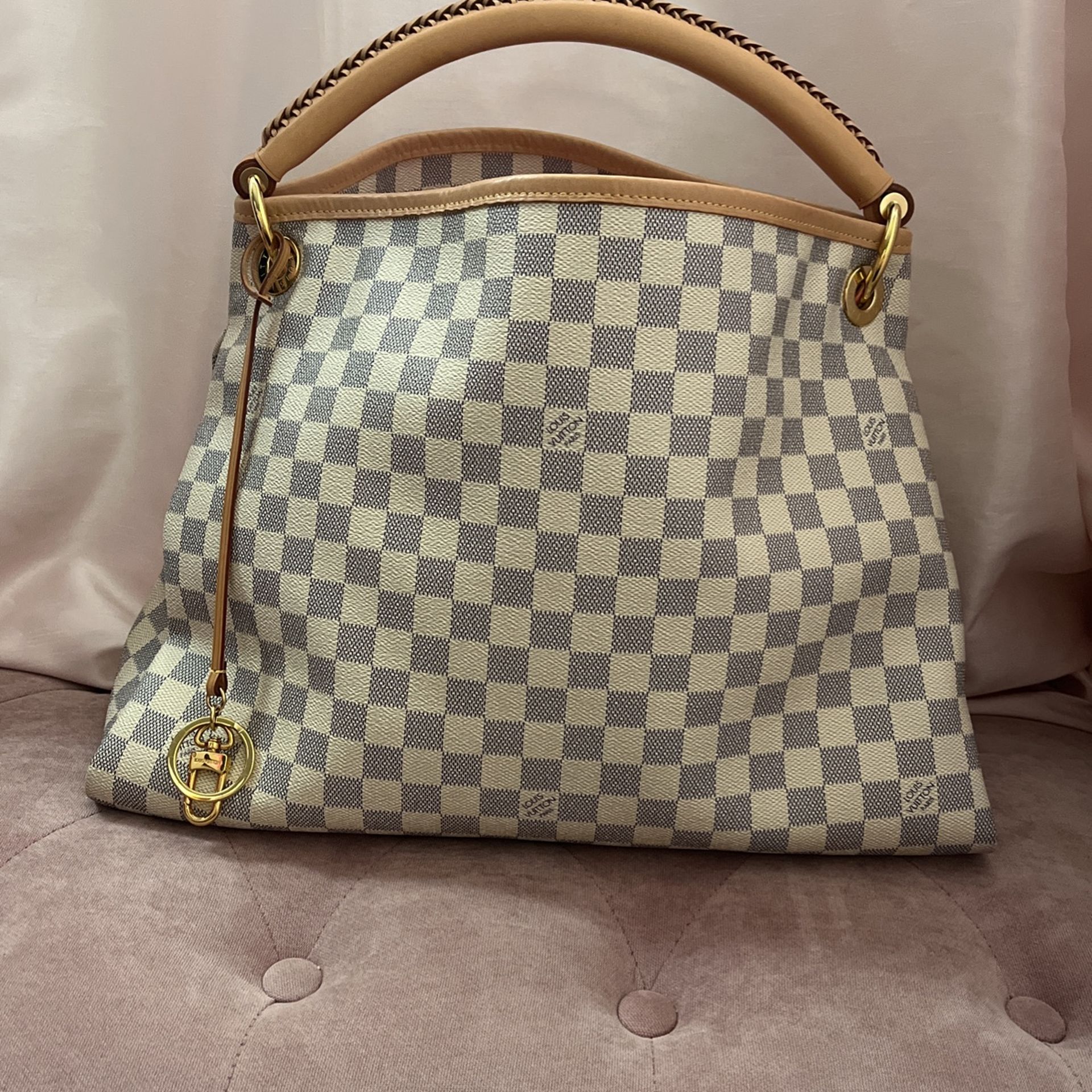 *FOR SALE* Louis Vuitton Artsy MM Discontinued Style Authentic for Sale in  Temecula, CA - OfferUp