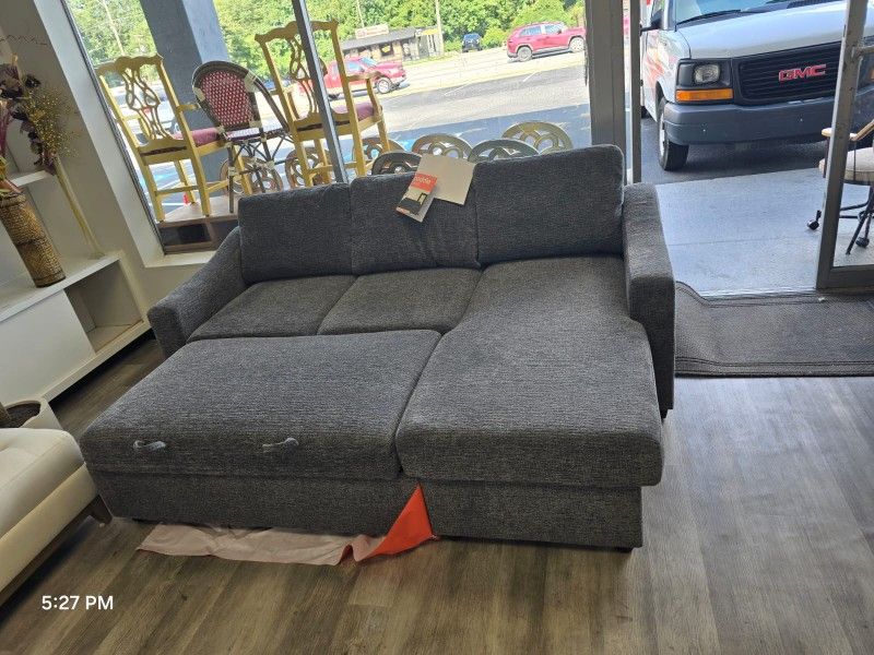BRAND NEW SLEEPER SECTIONAL