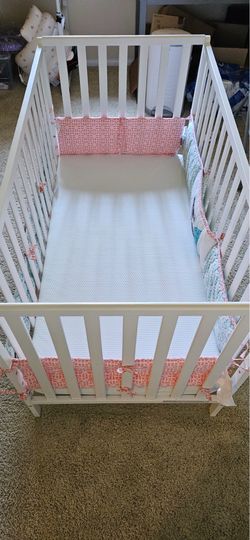 4-in-1 Delta crib with graco mattress