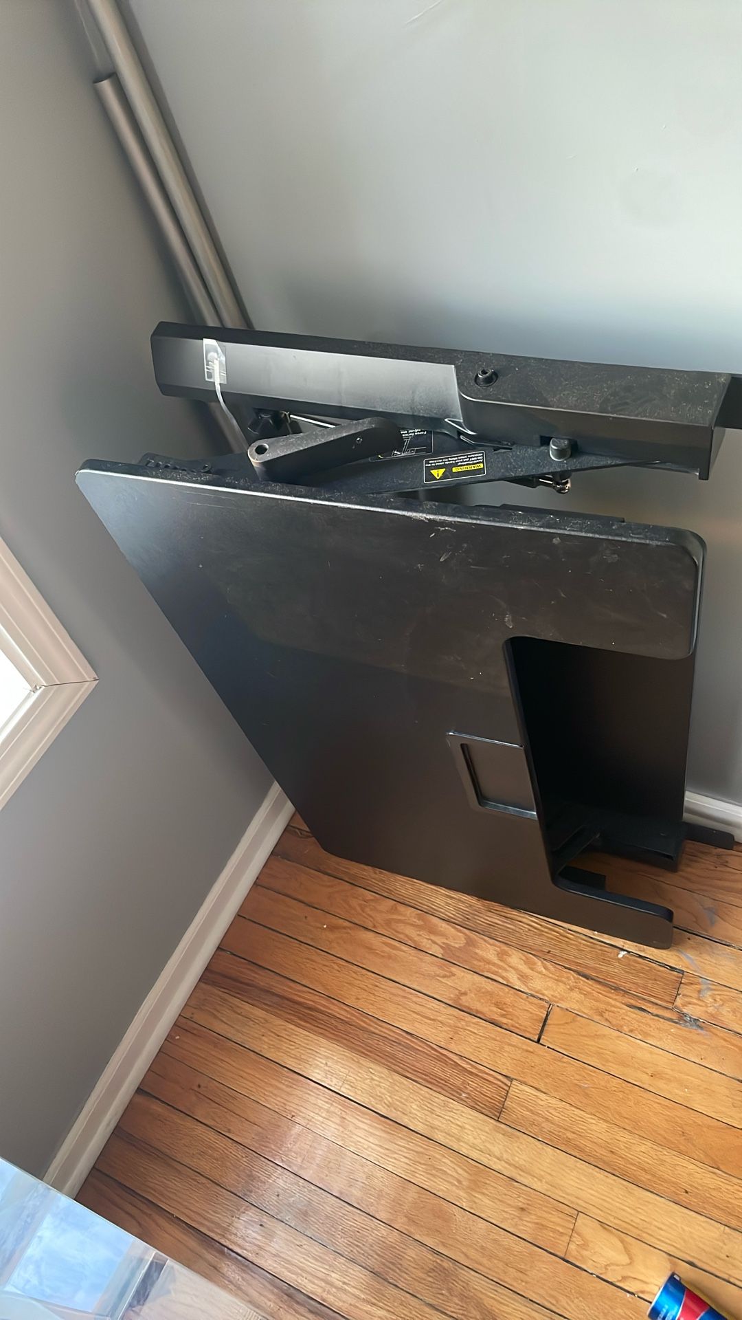 Adjustable desktop