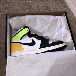 Jordan 1 Volt Gold