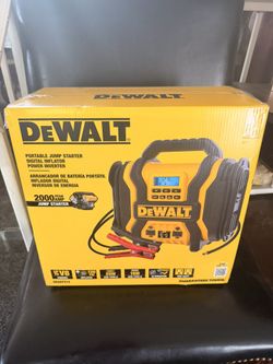 NEW Portable Jump Starter/ Air Compressor