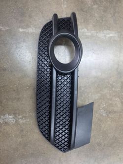 2012 2013-2015 Audi Q3 right Front Foglamp Cover Frame