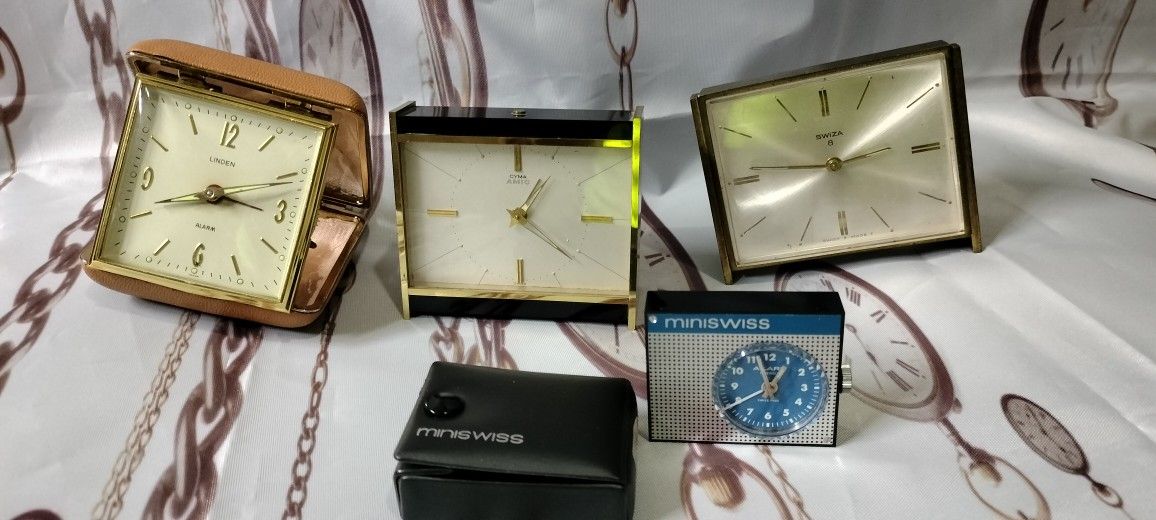 VINTAGE MECHANICAL TABLE CLOCK ⏰
