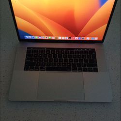 USED 2019  MacBook Pro Touch Bar 15 Inch / 5K Video-2.6 intel i7/1TB SSD Hard drive -32 GB Memory - Very Fast / PRICE FIRM 