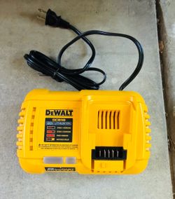 DEWALT RAPID 20V MAX / 60V MAX FLEXVOLT 8 amp Fan Cooled Fast Battery Charger New