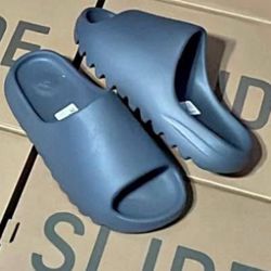 Yeezy Slides,Size 12 Men ,onyx Color.Comes With Box