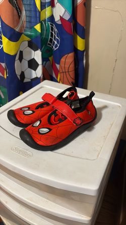 Boys Size 11-12 Water Shoes