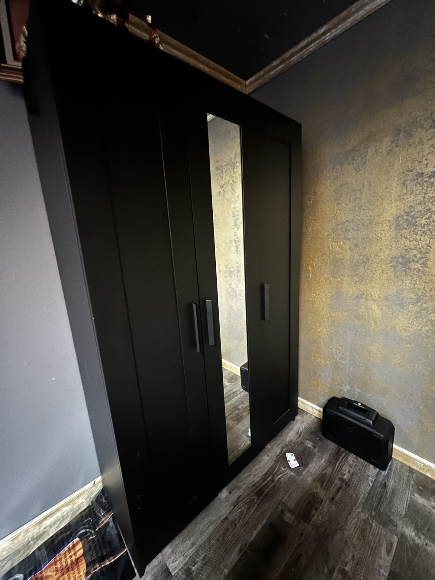 Wardrobe storage