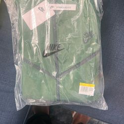 2025 Nike Tech Green Meduim