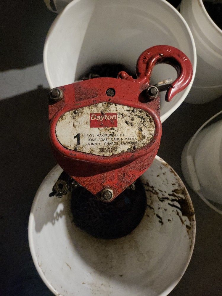 Dayton 1 Ton Chain Hoist