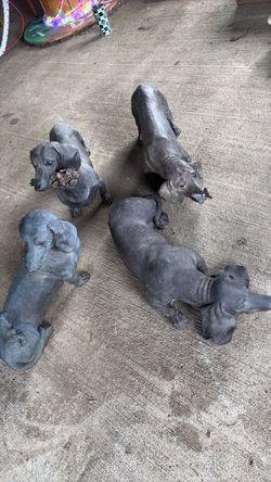 Set of 4 Dachshund Dog lawn Figures