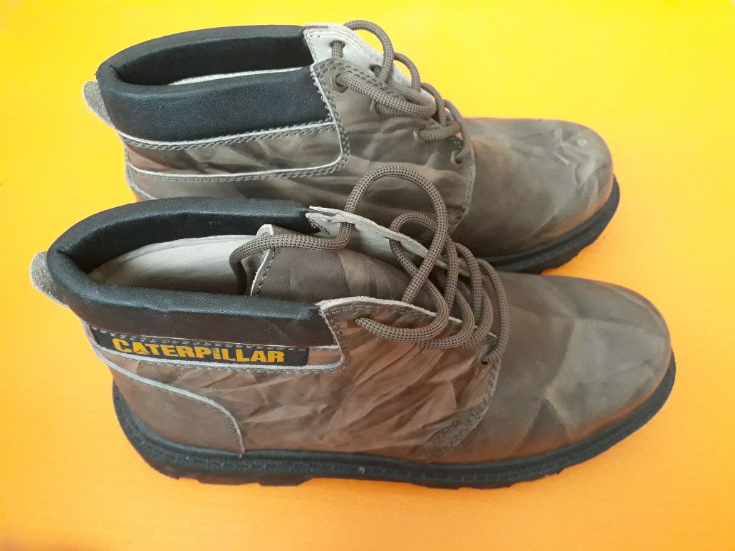 WORK BOOTS SIZE 9 . NEVER USED