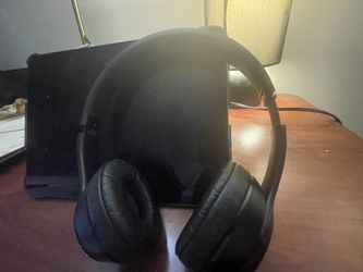 Apple iPad Air(2020 Model) With Wi-Fi 64 GB Space gray (No CHarger Included!) And Dr. Dre Solo3 Beats Icon Collection Matte Black . Barely Used Both