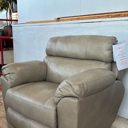 Pwr Recliner Italian Leather, Brand New, Clearance Price 