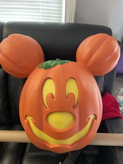 2023 Disneyland Pumpkin