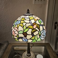 Tiffany Style Stained Glass Table Or Desk Lamp With A Floral Rose Design