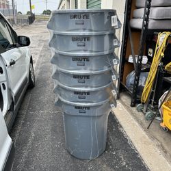 Brute Trash Cans 32  And 55 Gal