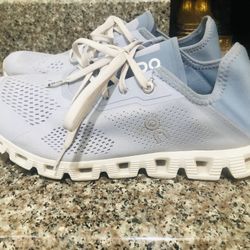 Woman’s Tennis Shoes Size 9.5 Good Condition 