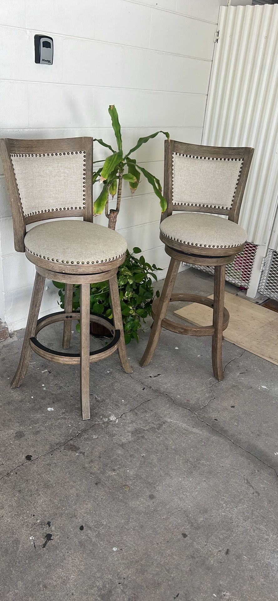 Bar Stools 3sillas 2 Como Nueva 1en Caja