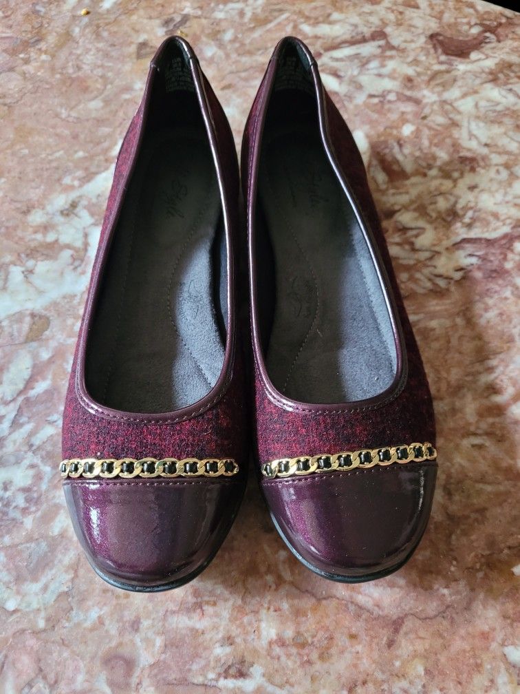 Soft Style Girl Shoes Size 5.5