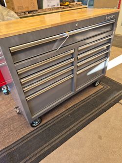 HUSKY TOOL BOX  46 in 9 drawer mobile workbench new