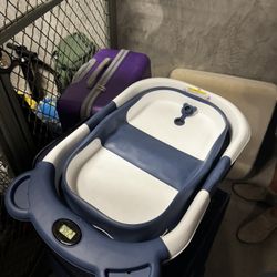 Portable Baby Bathtub with Thermometer – Never Used