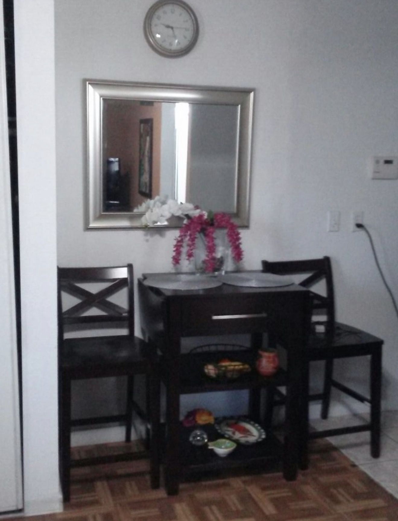 Breakfast Table And Chairs With Extend Leafs