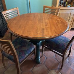 Havertys Solid Wood Dining Set – Table, 4 Chairs, Leaf & Poker/Protective Topper