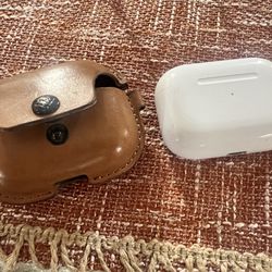 AirPods (Gen 1) + Leather Case