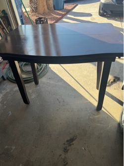 TABLE W/5CHAIRS AND EXTENCION