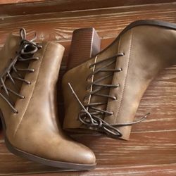 New brown Boots Size:10