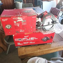 Milwaukee Circular Saw 