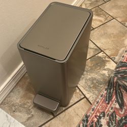 Small Trash Can 