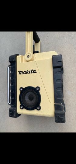 Makita BMR100 Jobsite AM/FM Radio AUX 18V LXT Cordless Stereo