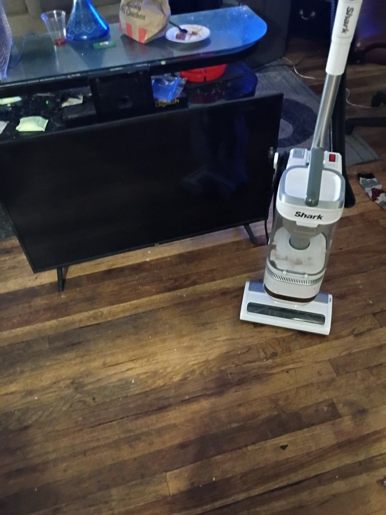 Roku Tv Like New Shark Vacuum Like New