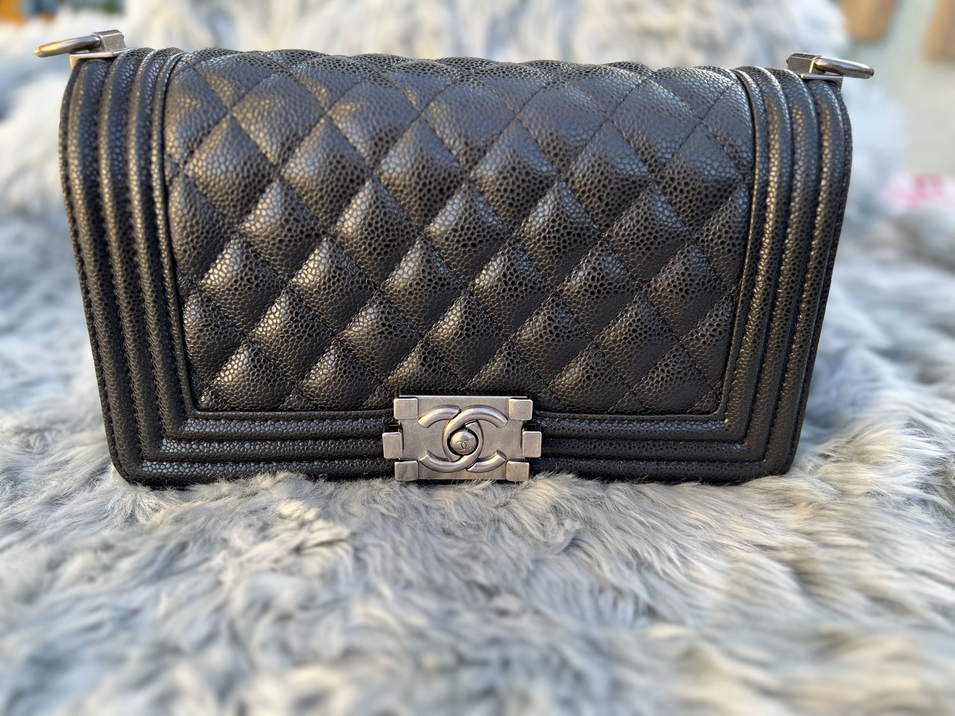 Chanel Shell Clam clutch/crossbody bag for Sale in Costa Mesa, CA - OfferUp