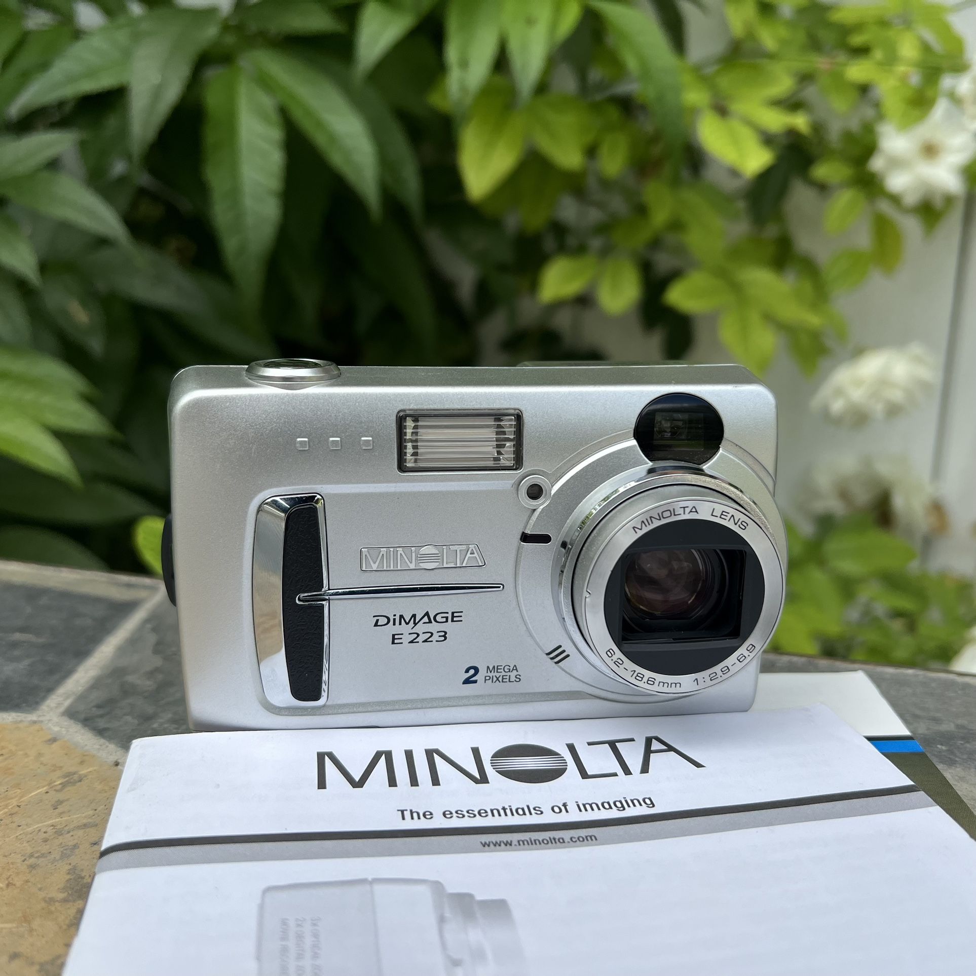 Minolta DiMage E223 Digital Camera