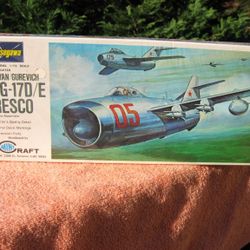 Hasegawa 1/72 USSR Mikoyan Gurevich MIG 17D/E Fresco Fighter Model Kit
