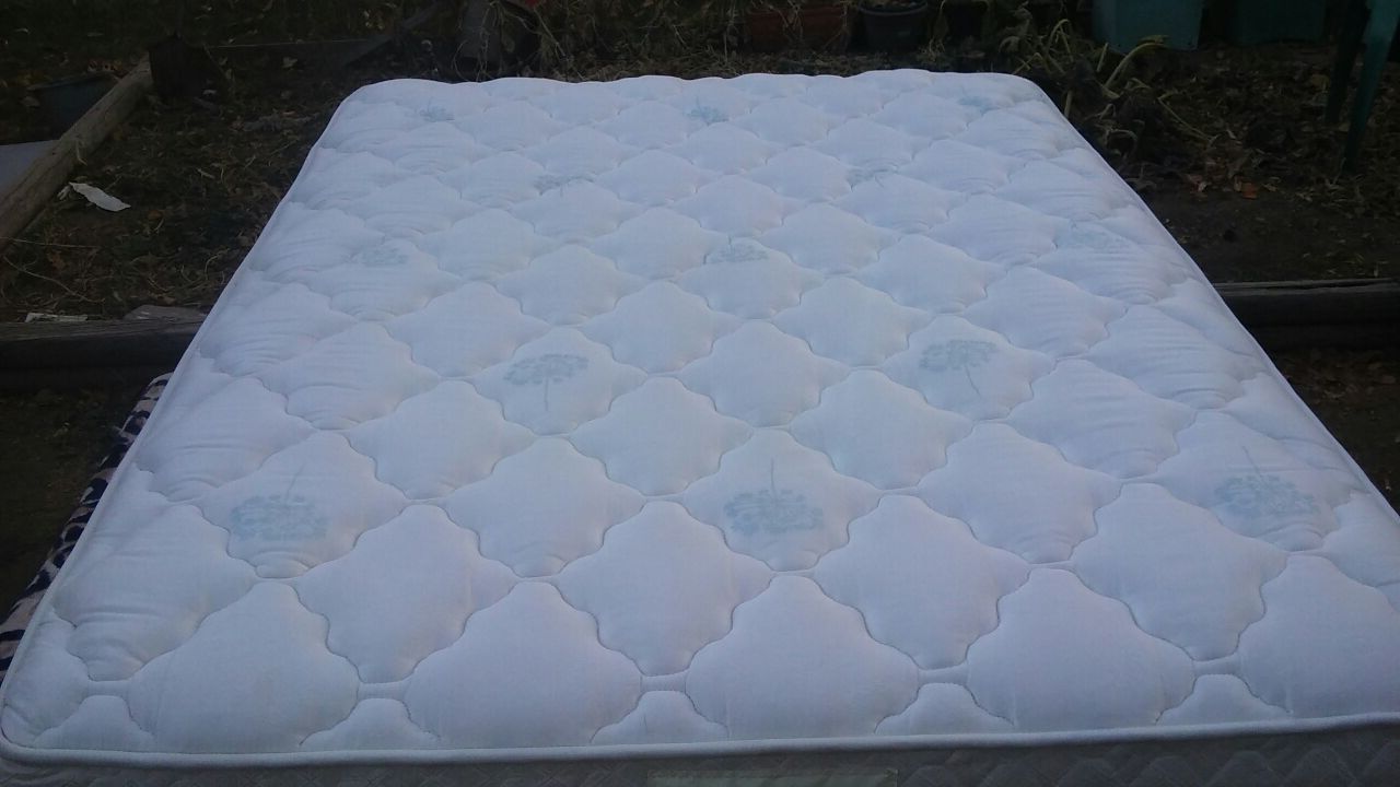 BRAND NEW Queen size Denver Mattress Monarch Supreme Plush Edition Bed