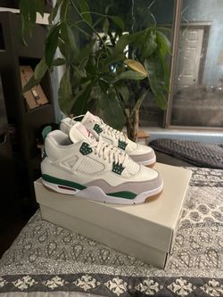 Jordan 4 Pine Green Size 9.5
