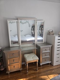 Vanity Set | Classy Drawers | Tri-view Mirror