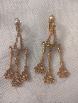 DANGLE EARRINGS