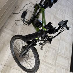 Schwinn 24 Inch Aluminum Electric Mountain Bike Bicycle Boys Woman