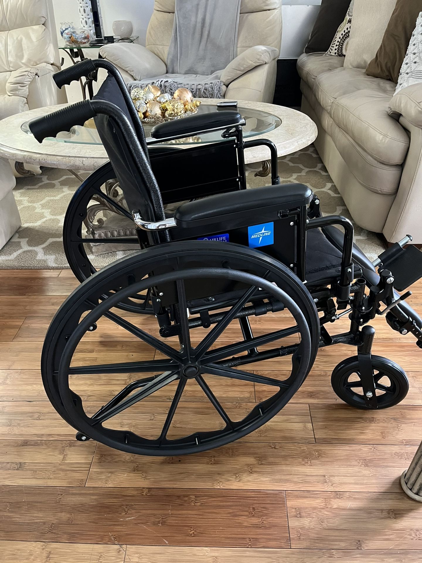 Silla De Ruedas Mediana, Graduable Y Muy Comoda(nueva)