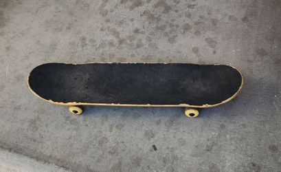 Complete Skateboard with Yellow Wheels